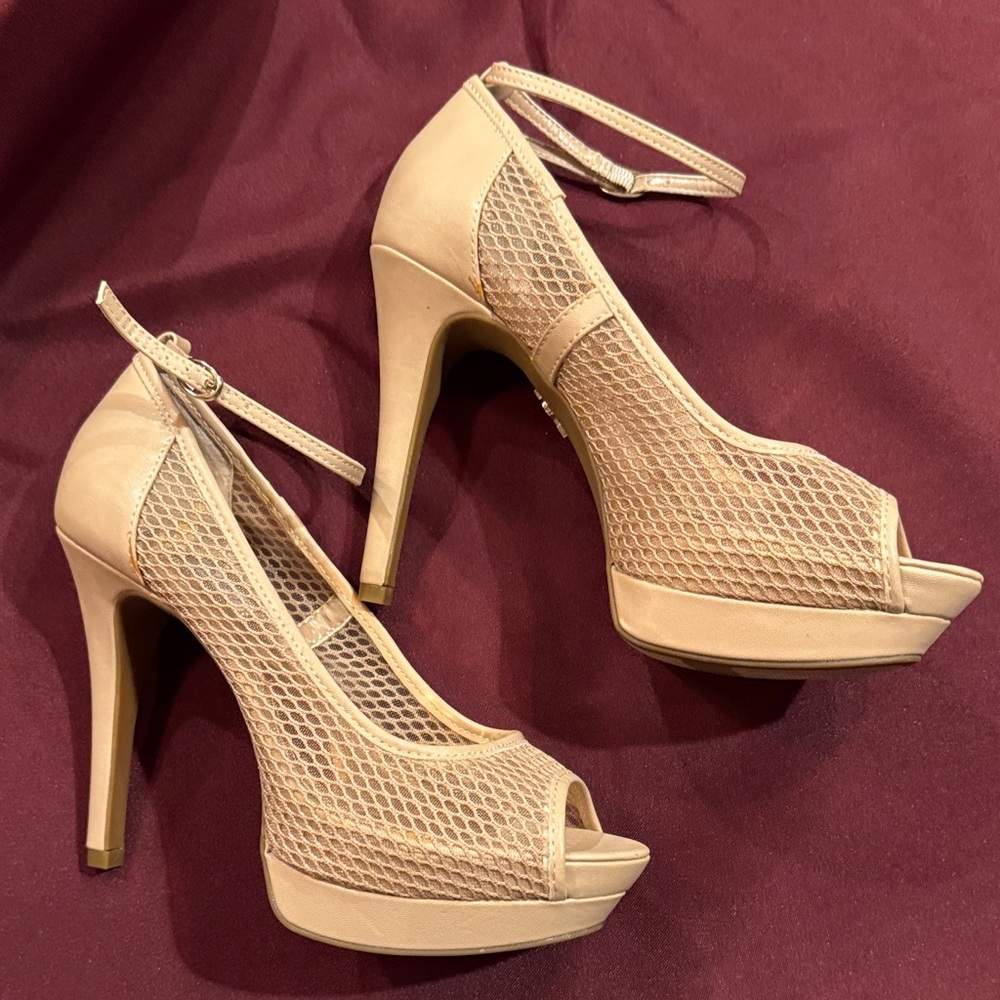 Jennifer Lopez Beige Peep-Toe Heels Size 7.5 - Picture 3 of 10